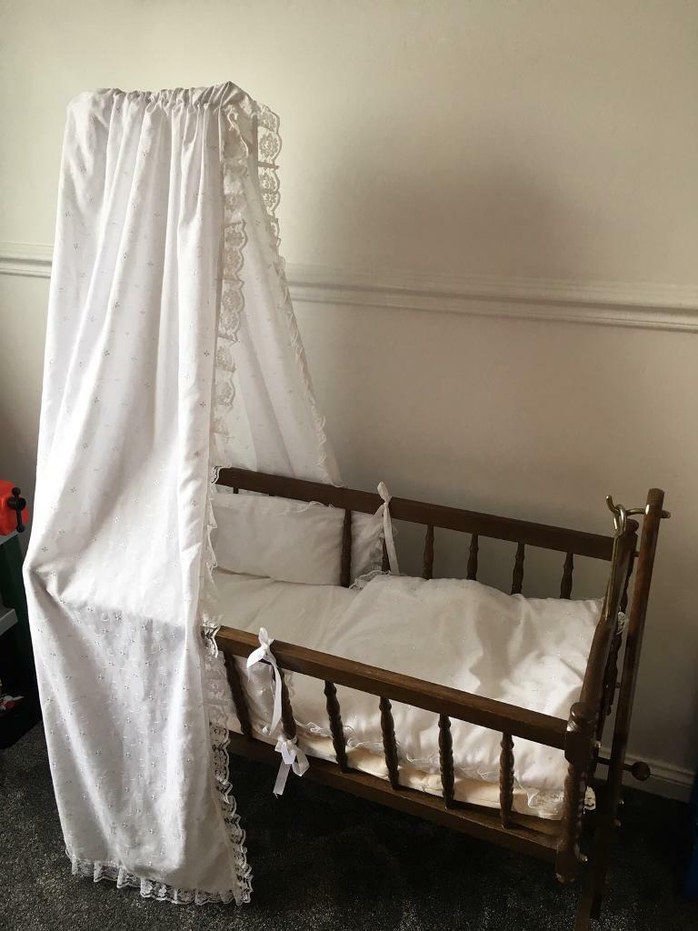 crib with drapes